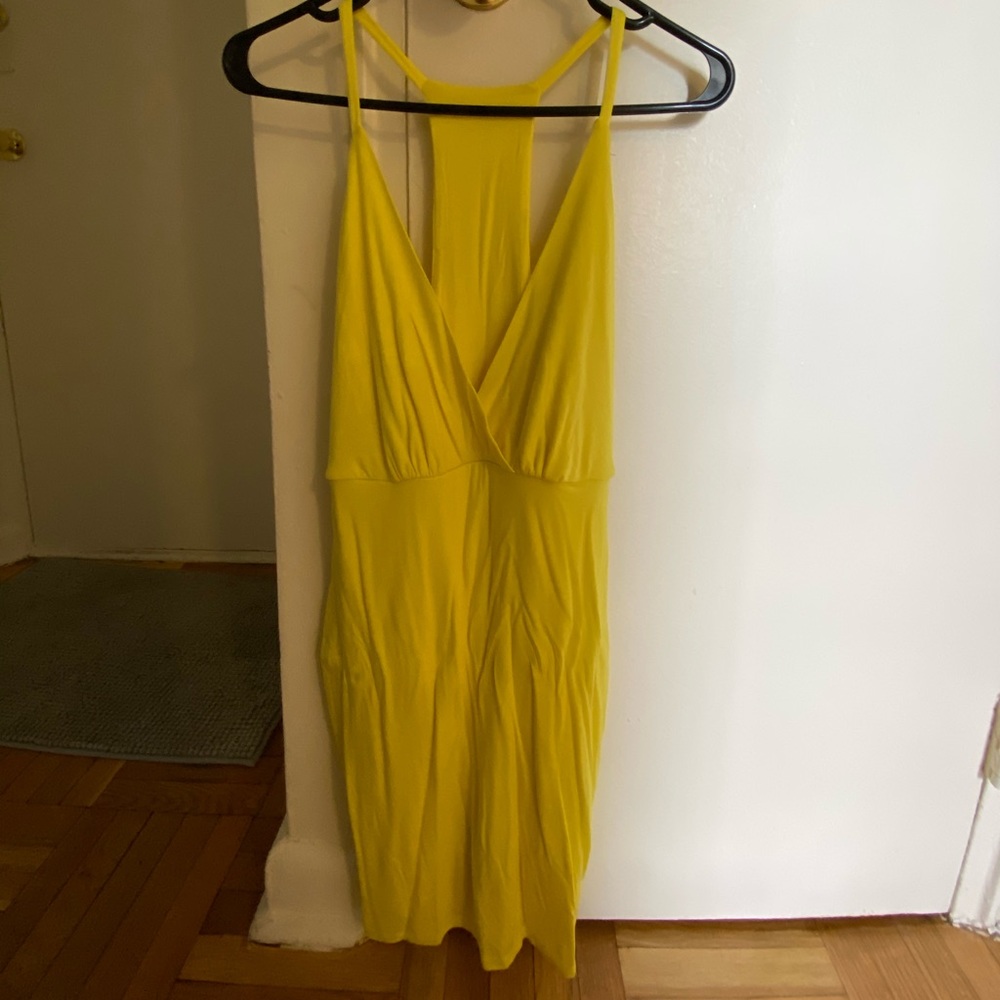 Beautiful yellow dress!